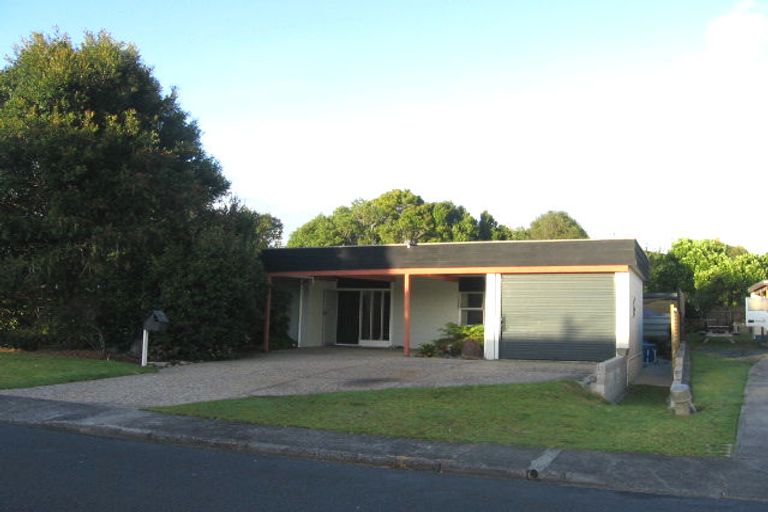 Photo of property in 4 Mannering Place, Hillcrest, Auckland, 0627