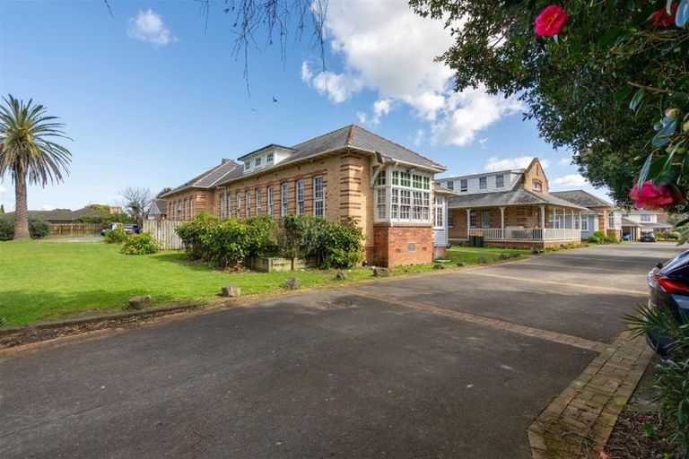 Photo of property in 25 Montilla Place, Manurewa, Auckland, 2102