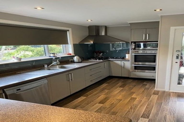 Photo of property in 13 Woodman Drive, Tawa, Wellington, 5028