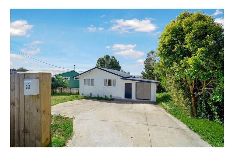 Photo of property in 261 Sturges Road, Henderson, Auckland, 0612