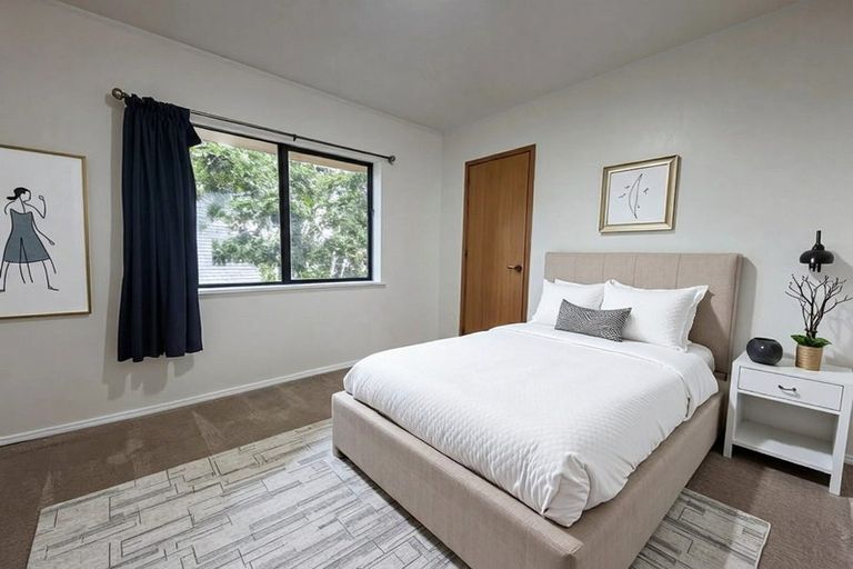 Photo of property in 40 Pigeon Mountain Road, Half Moon Bay, Auckland, 2012