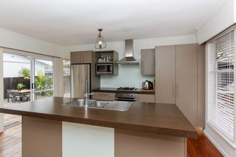 Photo of property in 3 Gordon Street, Glen Avon, New Plymouth, 4312