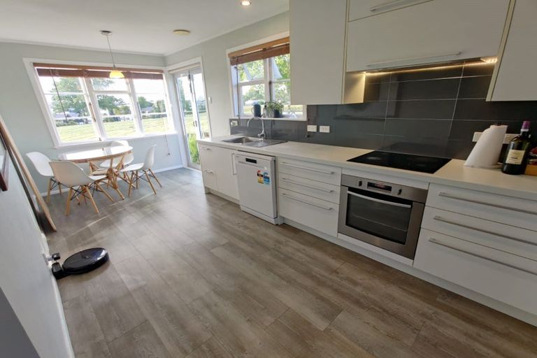 Photo of property in 1/10 Gladfield Lane, Te Atatu Peninsula, Auckland, 0610