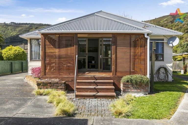 Photo of property in 195 Waddington Drive, Naenae, Lower Hutt, 5011