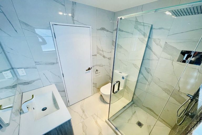 Photo of property in 36d Seymour Road, Sunnyvale, Auckland, 0612