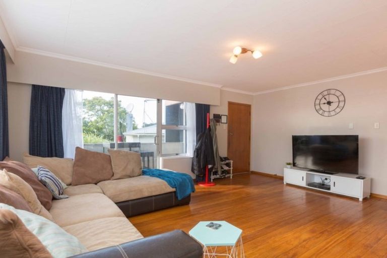 Photo of property in 10 Elm Grove, Westown, New Plymouth, 4310