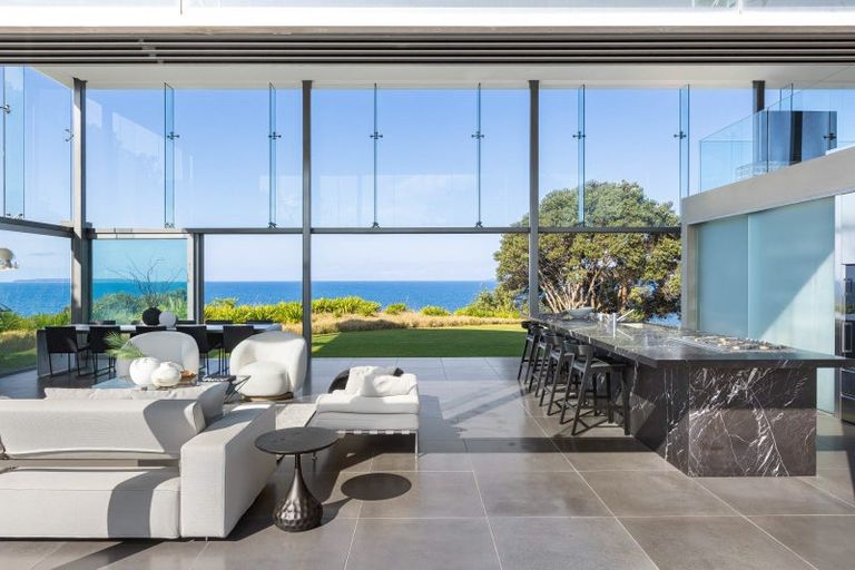 Photo of property in 76 Cliff Road, Torbay, Auckland, 0630