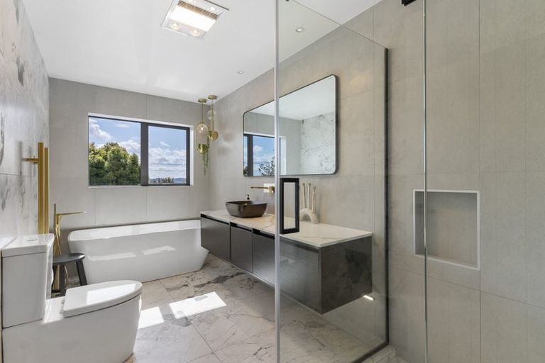 Photo of property in 201 Whangaparaoa Road, Red Beach, 0932