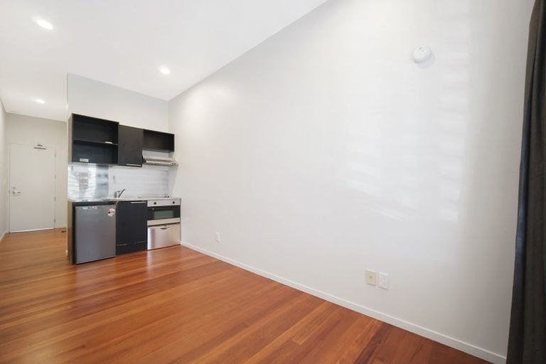 Photo of property in 1/8 South Street, Papakura, 2110