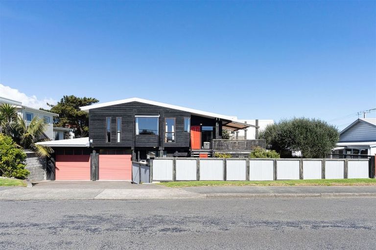 Photo of property in 2 Tahi Road, Paraparaumu Beach, Paraparaumu, 5032