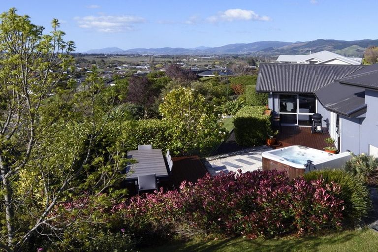 Photo of property in 18 Katania Heights, Brightwater, 7022