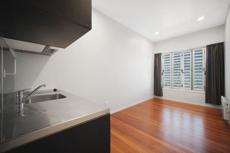 Photo of property in 1/8 South Street, Papakura, 2110