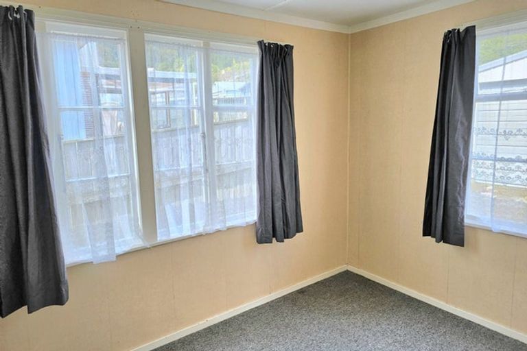 Photo of property in 8 Cleland Crescent, Naenae, Lower Hutt, 5011