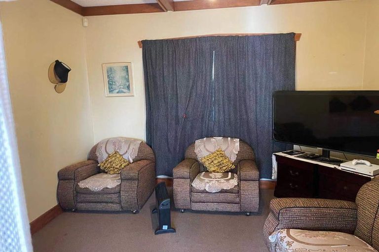 Photo of property in 115 Woodglen Road, Glen Eden, Auckland, 0602