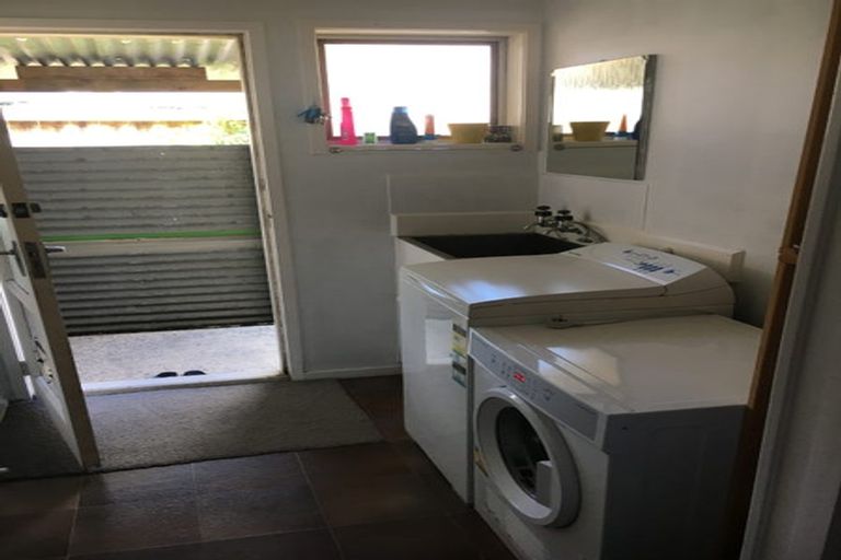 Photo of property in 1/20 Churchill Road, Murrays Bay, Auckland, 0630