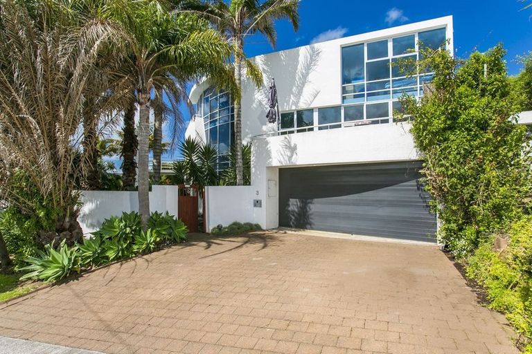 Photo of property in 2/51 Rangitoto Terrace, Milford, Auckland, 0620