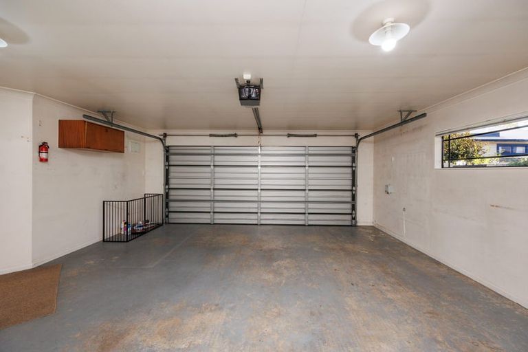 Photo of property in 12 Franklin Avenue, Hokowhitu, Palmerston North, 4410