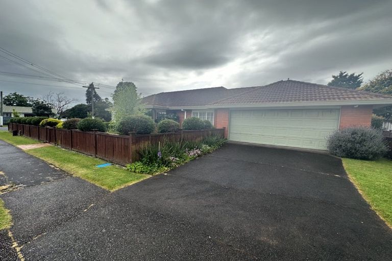 Photo of property in 2 Alpha Street, Papakura, 2110