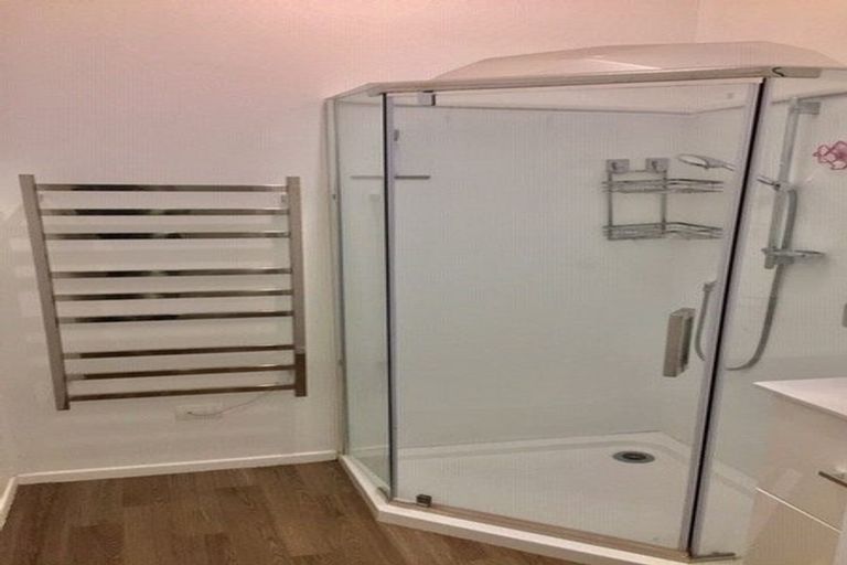 Photo of property in 85 Pupuke Road, Northcote, Auckland, 0627