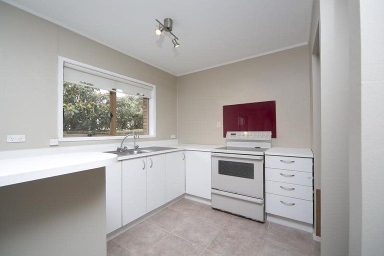 Photo of property in 2/236 Te Atatu Road, Te Atatu South, Auckland, 0610