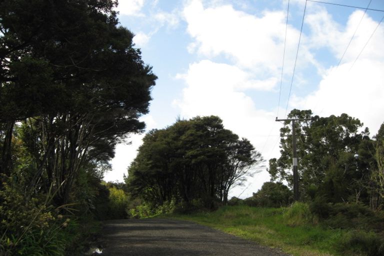 Photo of property in 26 Shirley Road, Parau, Auckland, 0604