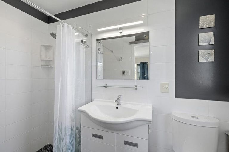 Photo of property in 47 Waiwaka Terrace, Strandon, New Plymouth, 4312