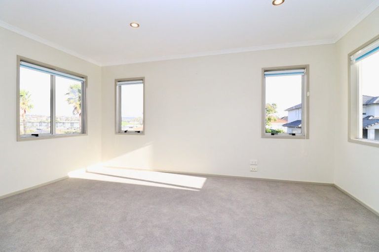 Photo of property in 9 Chard Place, Flat Bush, Auckland, 2016