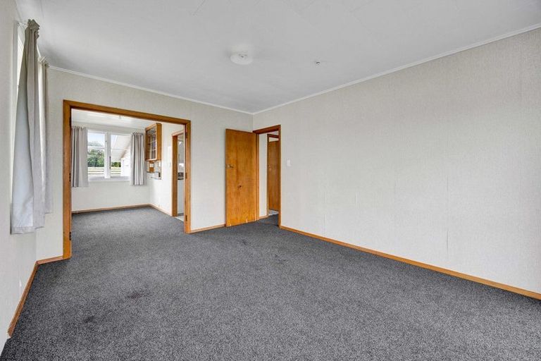 Photo of property in 4 Bone Crescent, Hawera, 4610