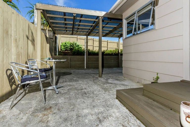 Photo of property in 1/25 Mayall Avenue, Beach Haven, Auckland, 0626