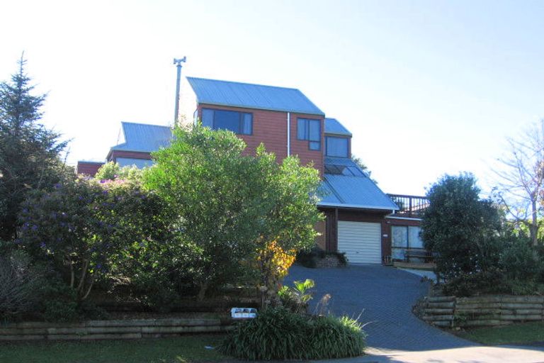Photo of property in 22 Goodwood Drive, Goodwood Heights, Auckland, 2105