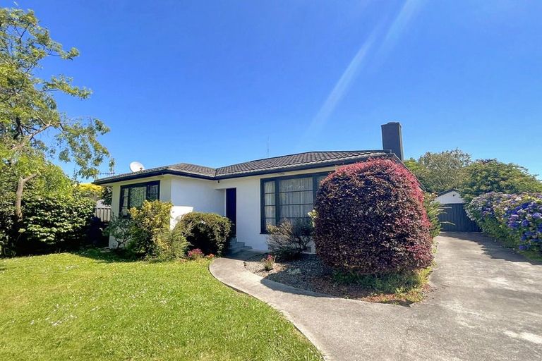 Photo of property in 2 Hendon Place, West End, Palmerston North, 4412