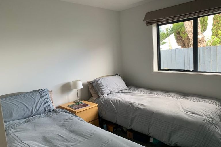 Photo of property in 2/100 Eversleigh Road, Belmont, Auckland, 0622