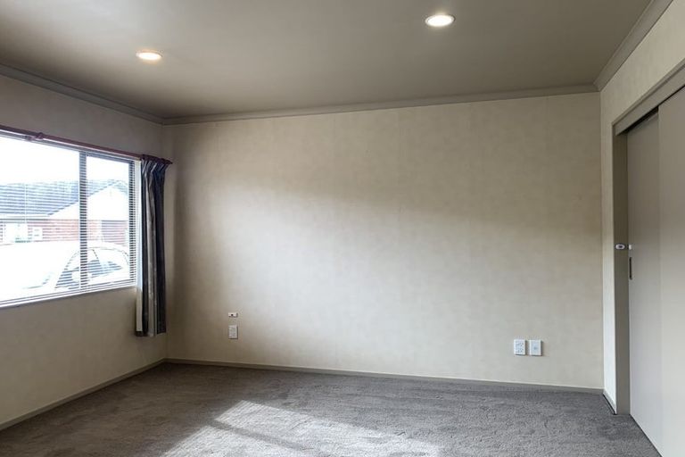 Photo of property in Waimanu Bay Village, 11/1 Piriti Drive, Te Atatu Peninsula, Auckland, 0610