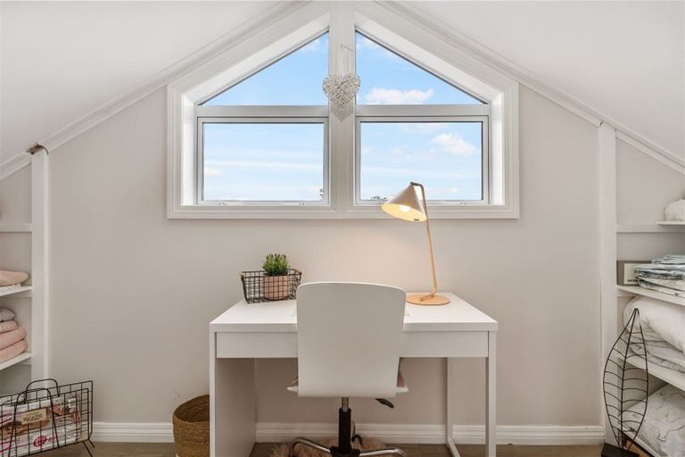 Photo of property in 2/862 East Coast Road, Northcross, Auckland, 0630