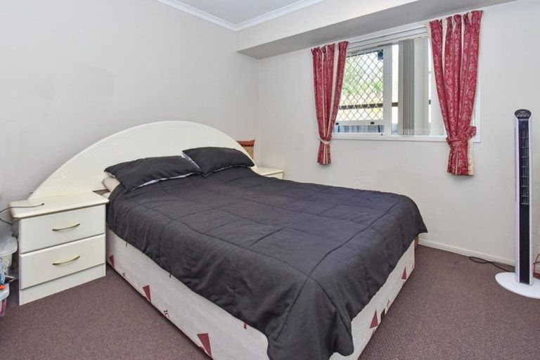 Photo of property in 42 Tussock Avenue, Mangere, Auckland, 2022