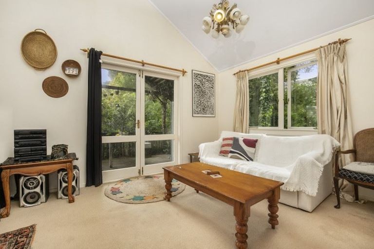 Photo of property in 15 Wyvern Place, Glenfield, Auckland, 0629