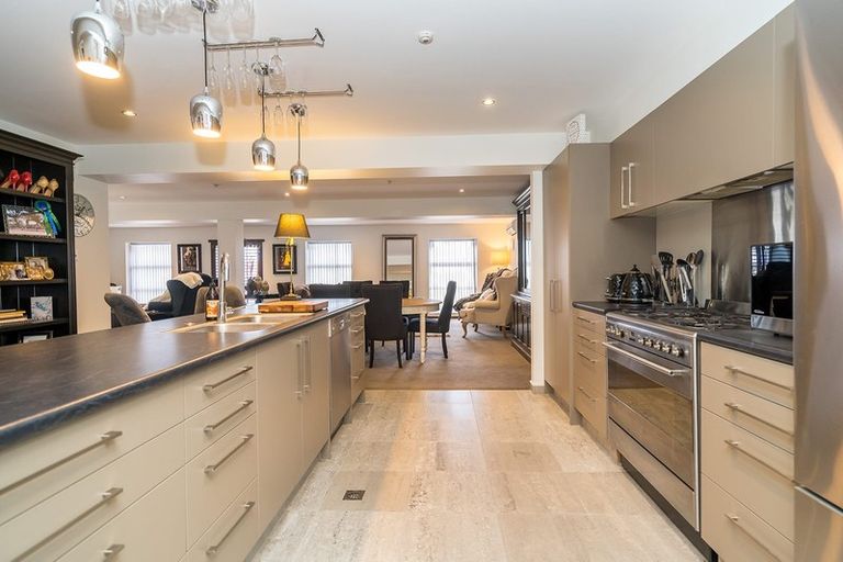 Photo of property in 2/2 Manor Place, Dunedin Central, Dunedin, 9016