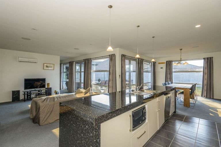 Photo of property in 15 Foresters Crescent, Parklands, Christchurch, 8083