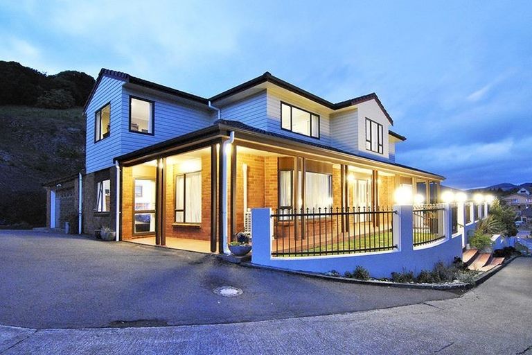 Photo of property in 15 Otamarau Grove, Maungaraki, Lower Hutt, 5010