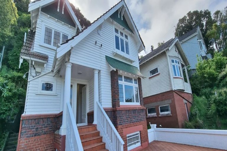 Photo of property in 16 Raroa Road, Kelburn, Wellington, 6012