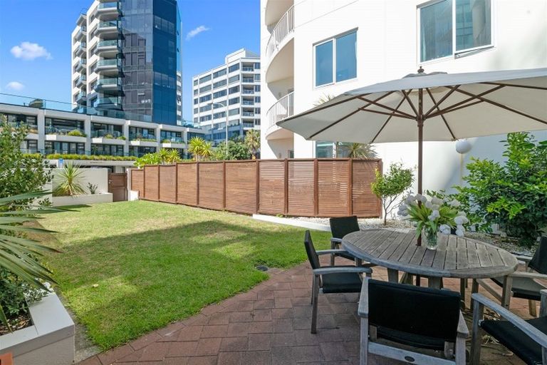 Photo of property in The Beaumont Apartments, 2/12 Maunganui Road, Mount Maunganui, 3116
