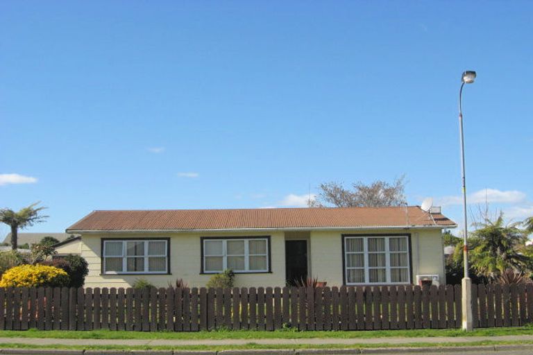Photo of property in 22 Kowhai Avenue, Edgecumbe, 3120