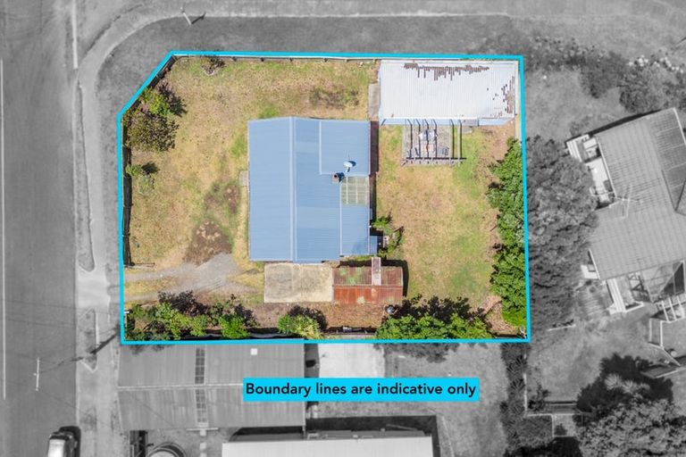 Photo of property in 18 Waimea Road, Waikanae Beach, Waikanae, 5036