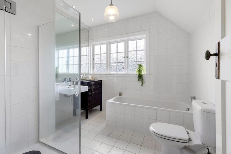 Photo of property in 2 Cluny Avenue, Kelburn, Wellington, 6012