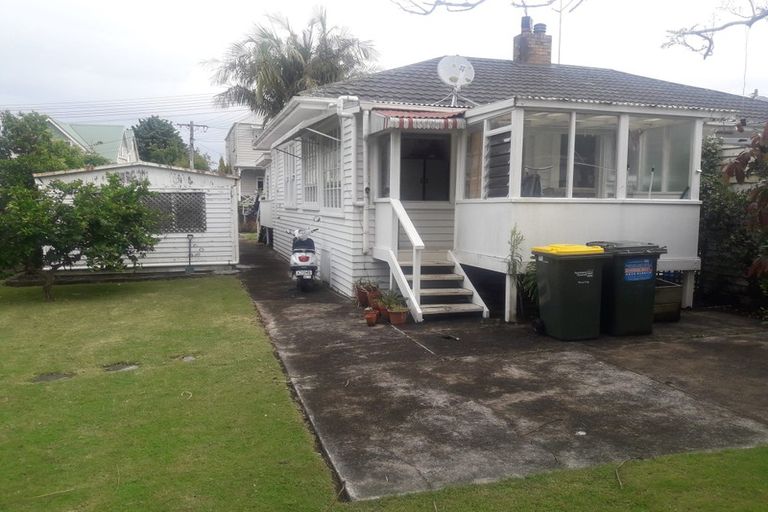 Photo of property in 2 Kerr Street, Devonport, Auckland, 0624