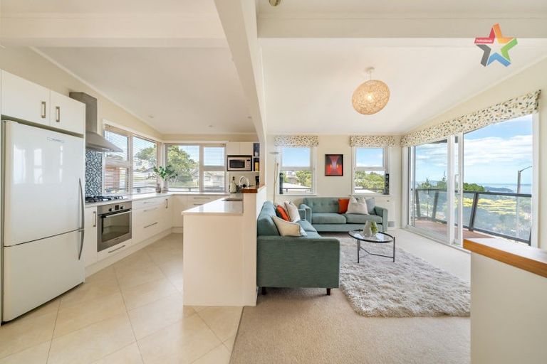 Photo of property in 239 Dowse Drive, Maungaraki, Lower Hutt, 5010