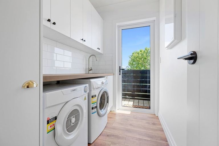 Photo of property in 43 Donnelly Street, Oakura, 4314