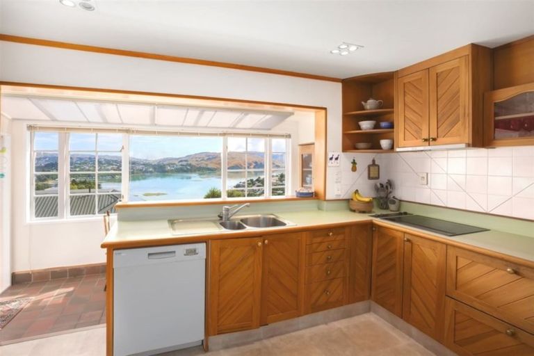 Photo of property in 5a Kahu Road, Paremata, Porirua, 5024