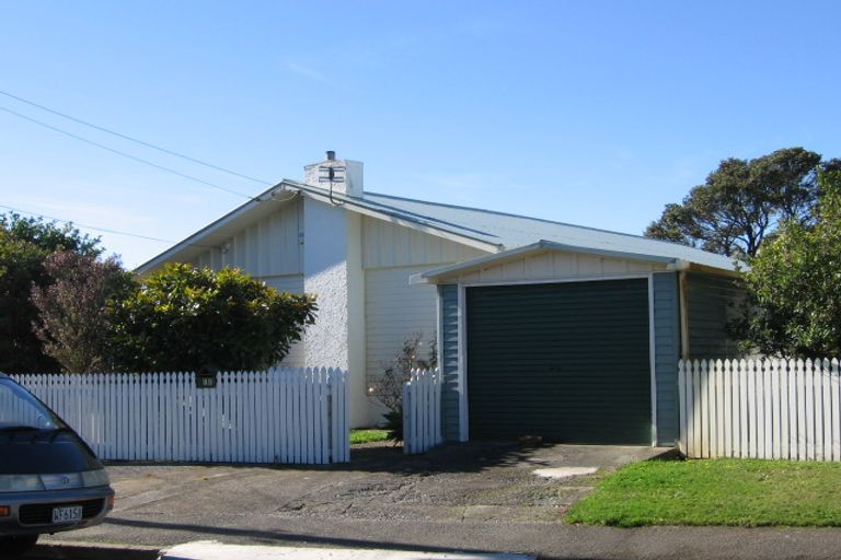 Photo of property in 16 Beazley Avenue, Paparangi, Wellington, 6037