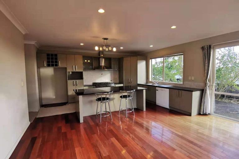 Photo of property in 40 Mandeville Place, Unsworth Heights, Auckland, 0632